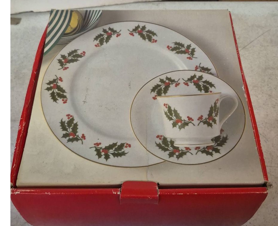 Market Place 12 Pc Porcelain Dinnerware Set