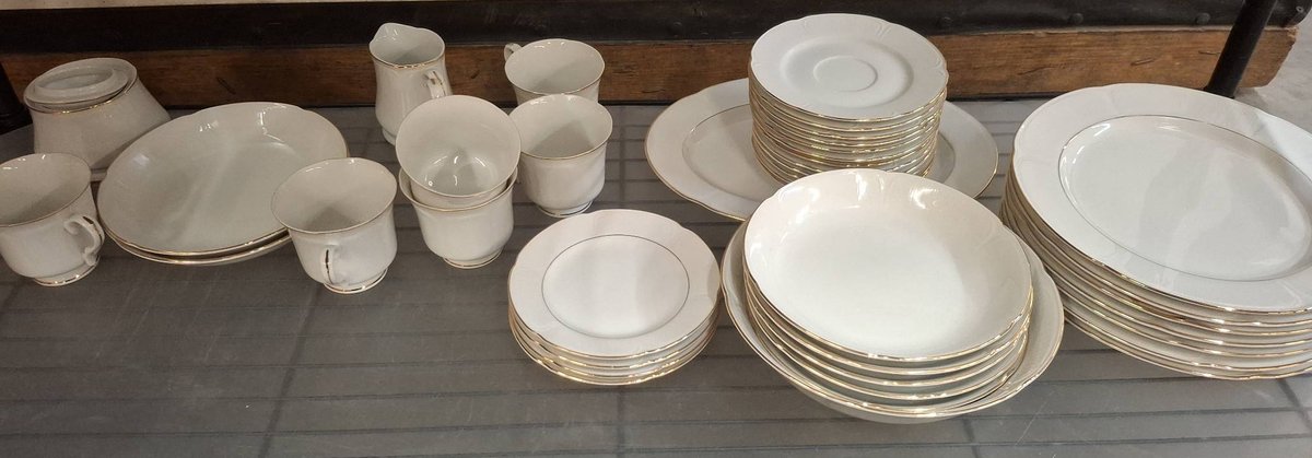 Crescent China Ranmaru Coquille d'Or Dinner Set