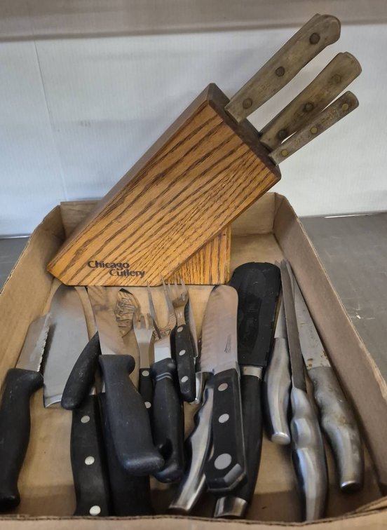 Chicago Cutlery Knife Set with Block Assorted