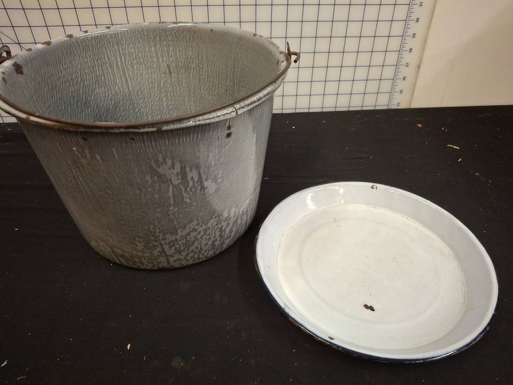 Enamelware Bucket and Plate Set, 11"×8"