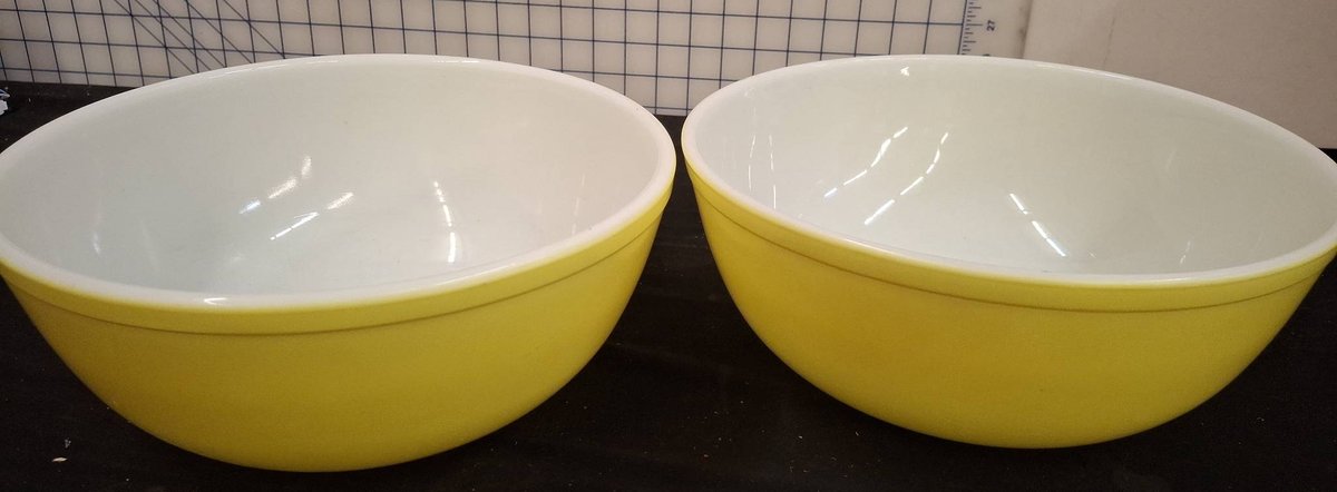 Pair Pyrex Yellow Mixing Bowls 404 4qt