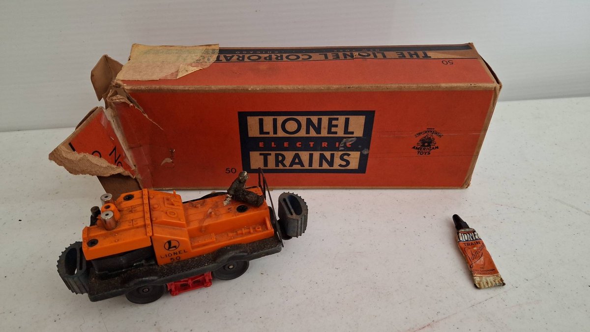 Lionel No. 50 Gang Car With Box and Lubricant