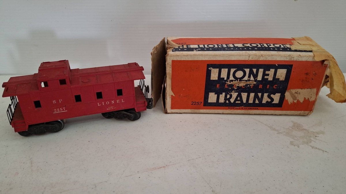 Lionel 2257 SP Caboose Train Car with Box