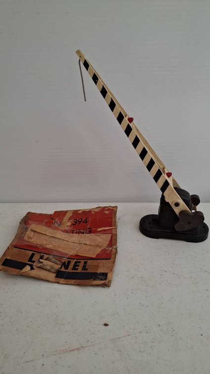 Lionel No. 394 Operating Crossing Gate