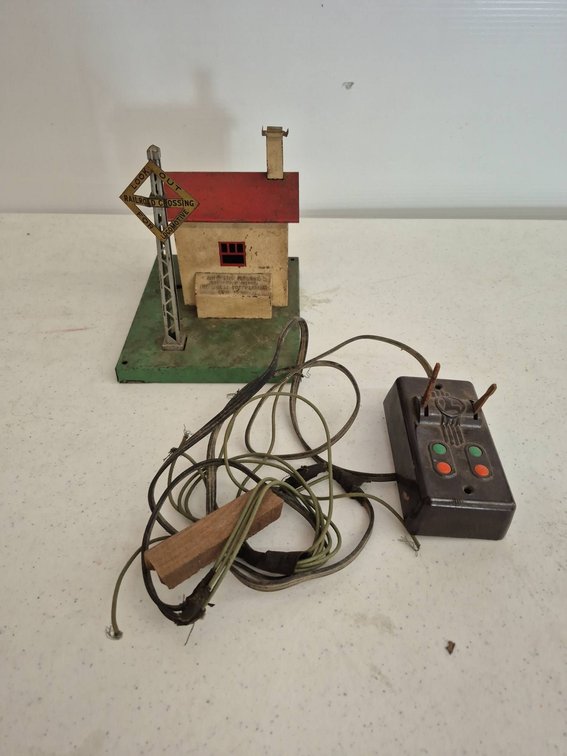 Lionel Automatic Gateman Railroad Crossing Set
