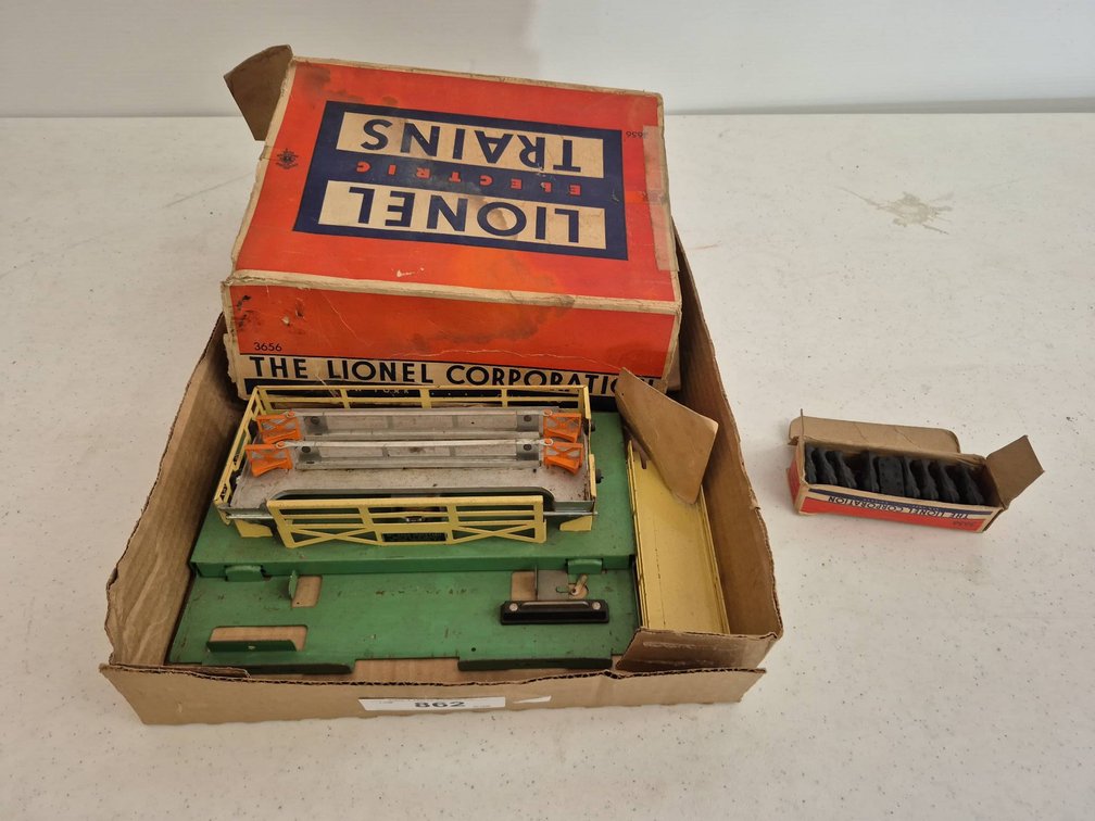 Lionel No. 3656 Operating Cattle Car Set