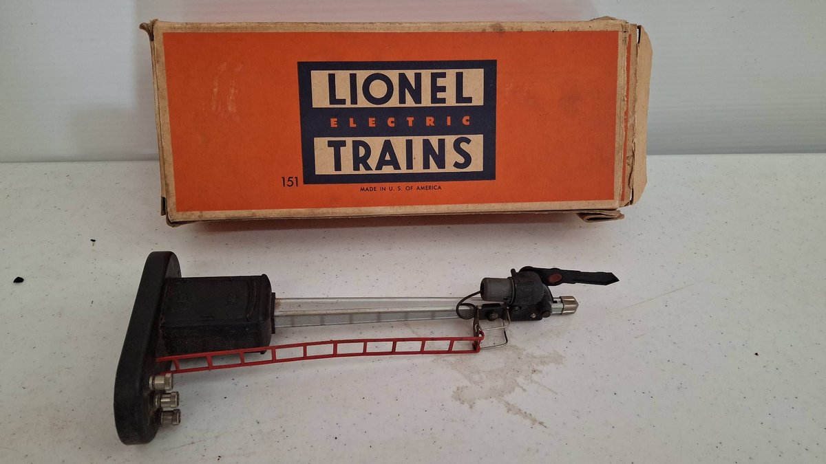 Lionel No. 151 Semaphore With Original Box