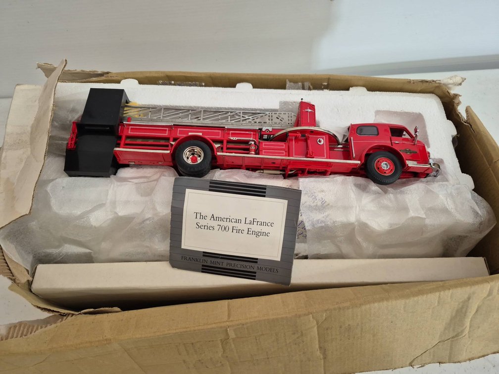 Franklin Mint LaFrance 700 Fire Engine Model