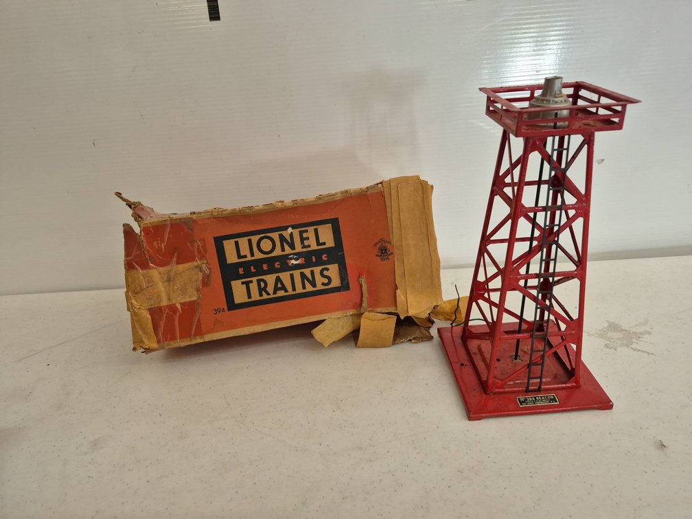 Lionel No. 394 Beacon Tower with Box