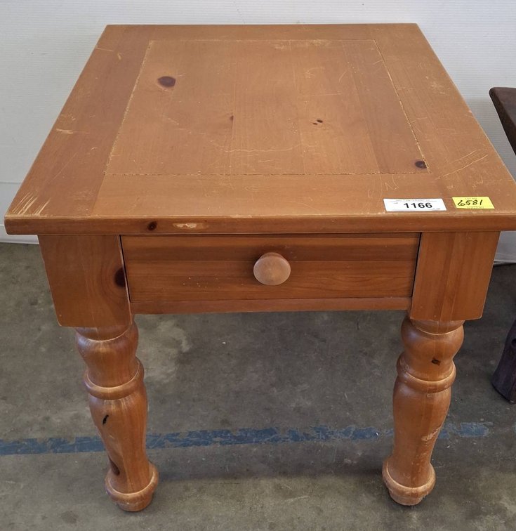 Broyhill Wood End Table With Drawer 23x27x23"