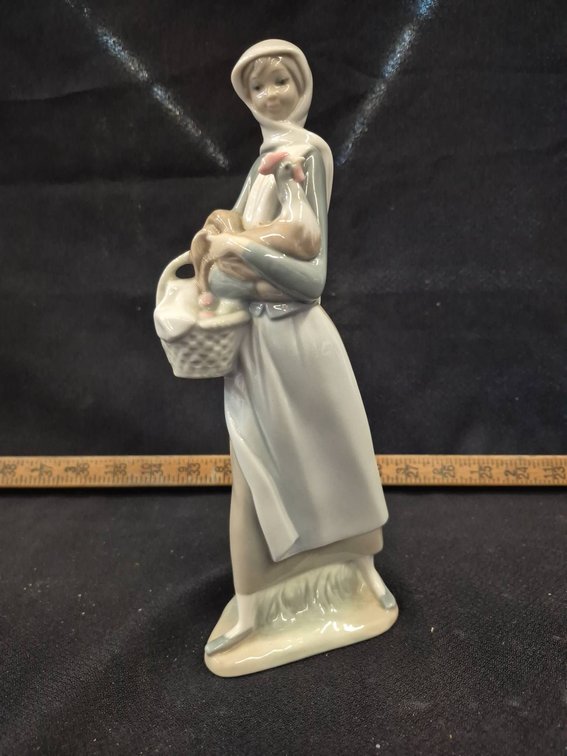 Lladro 4591 Porcelain Girl With Basket Figurine