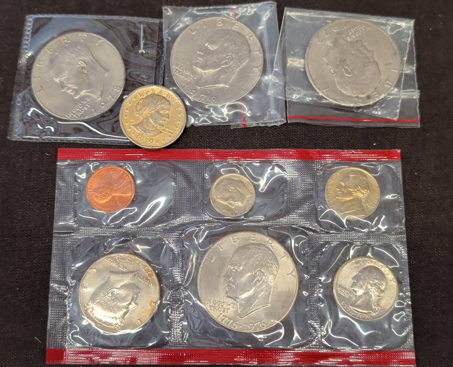1976 US Mint Uncirculated Coin Set, 3 Ike dollars and a gold tone SBA