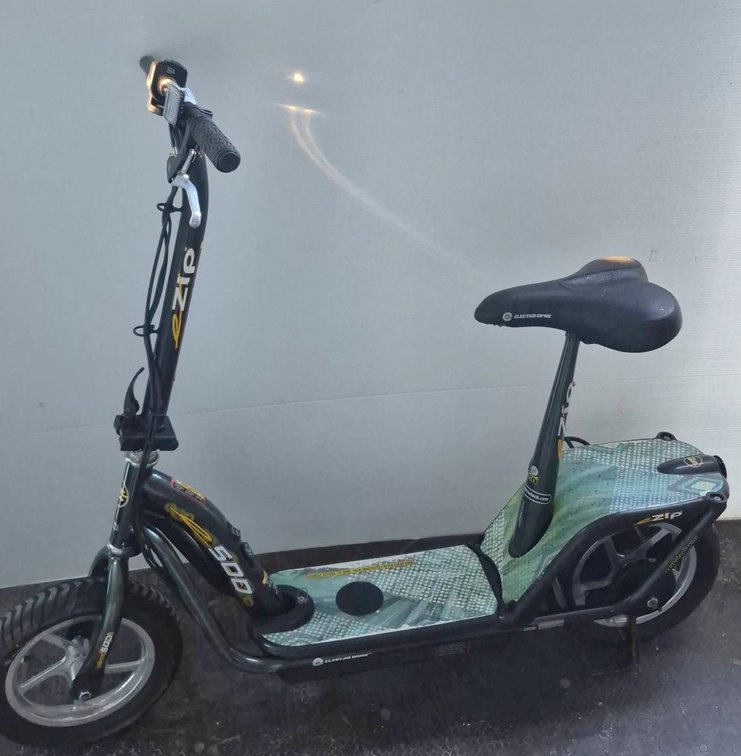 EZip 500 Electric Scooter Untested No Charger