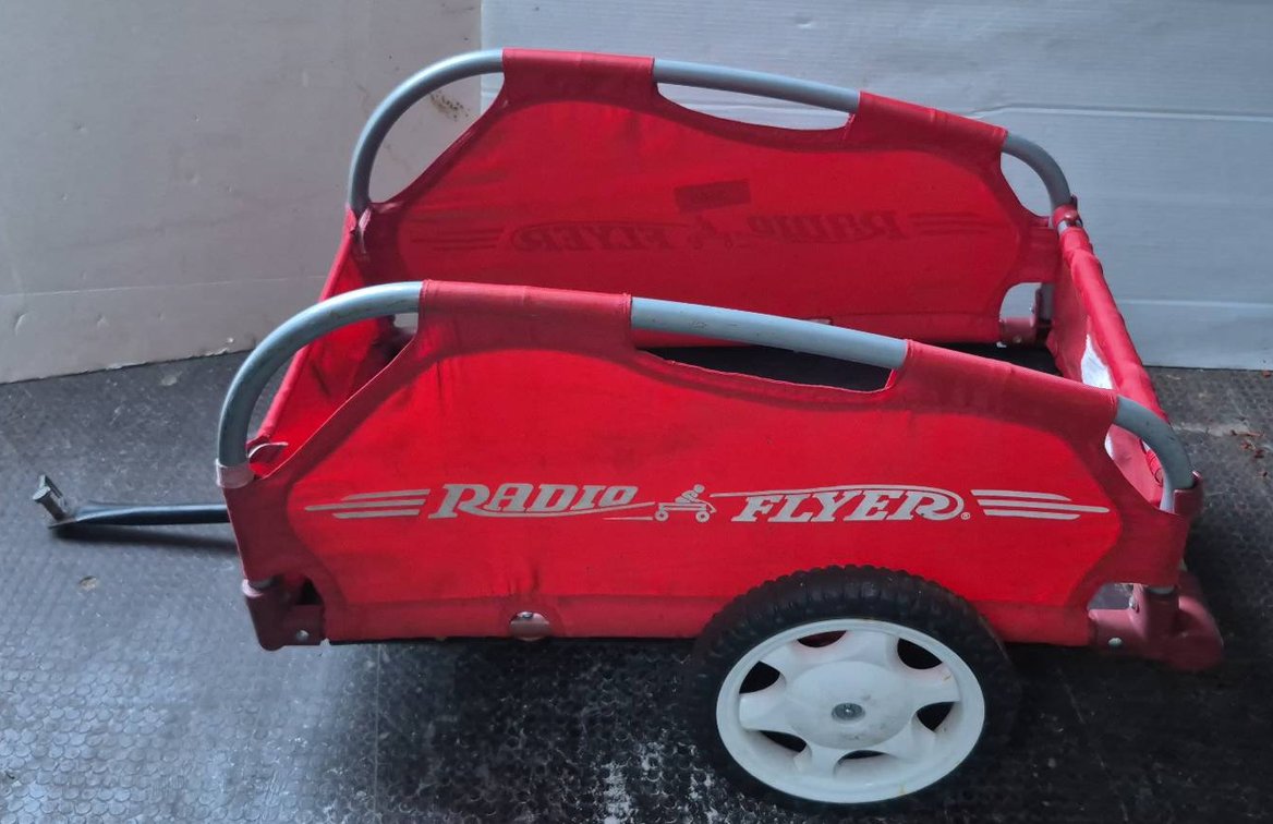 Radio Flyer Red Wagon 26x16" With Pull Handle