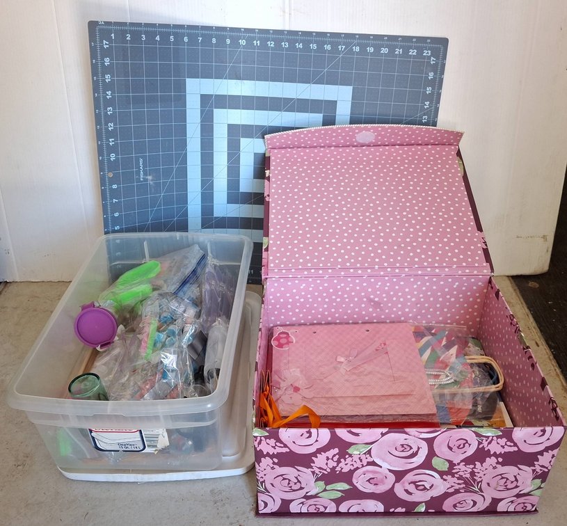 Arts and Crafts Mixed Lot, Includes Mat