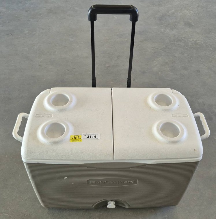 Rubbermaid Rolling Cooler with Handles