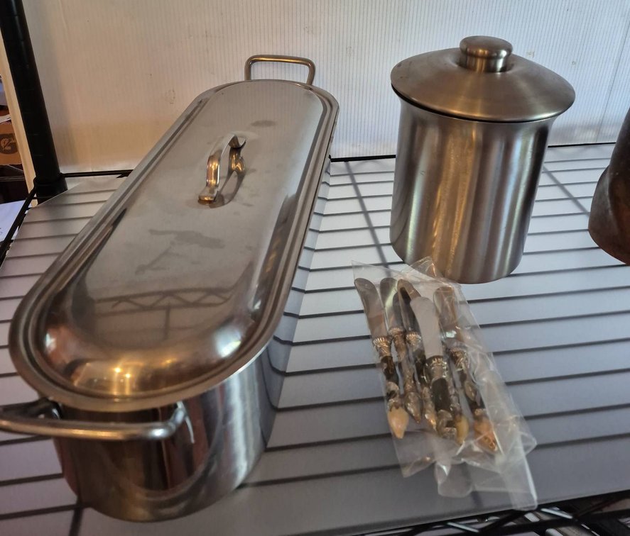 VonTok Stainless Poacher, Ice Bucket, Knives