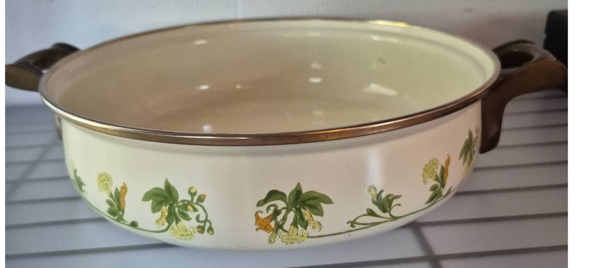 WSD Enamel Casserole Dish With Handles