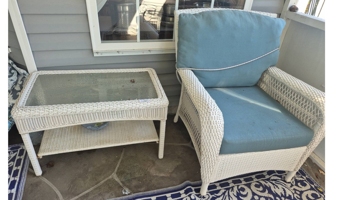36in Resin Wicker Table and Chair Set
