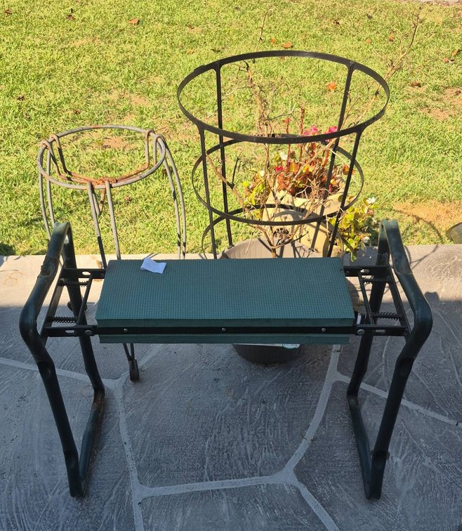 Garden Kneeler With Planters and Metal Stands