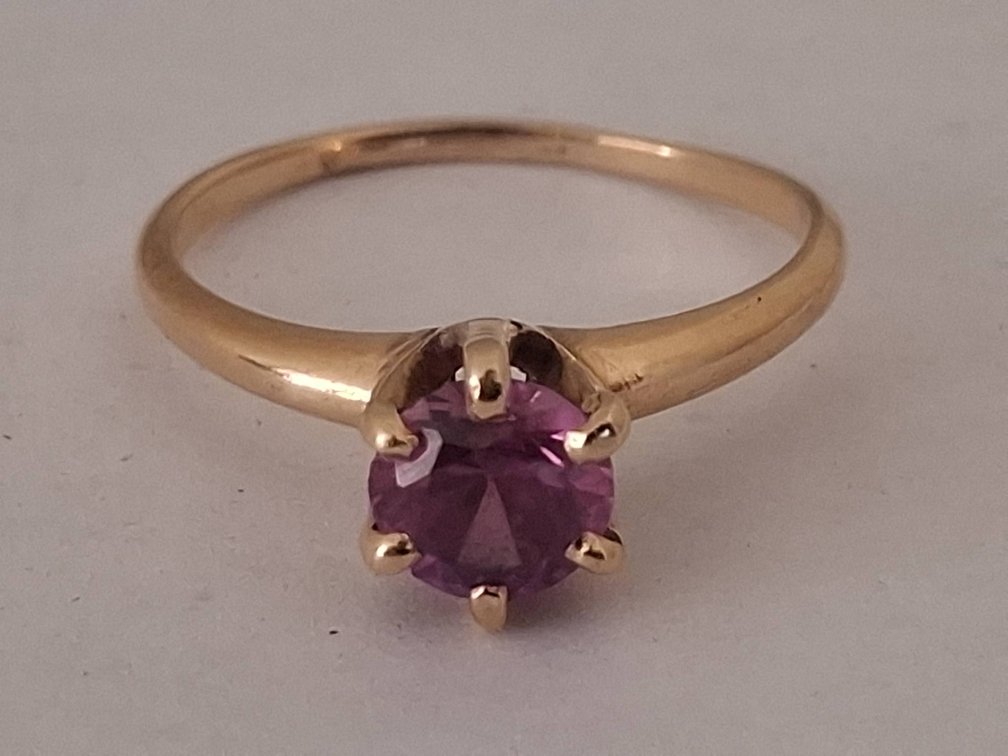 22 - 14K Gold Ring with Round Pink Stone