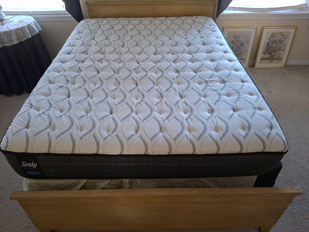 76 - Sealy Posturepedic Queen Size Mattress