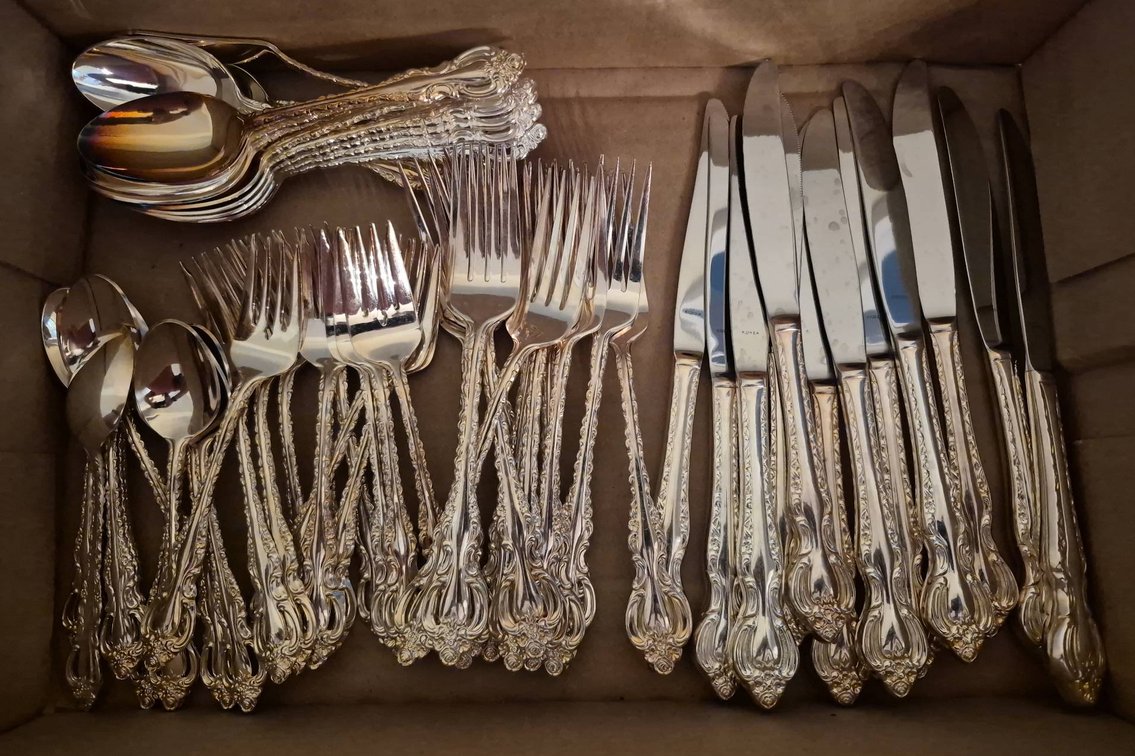 141 - International DeepSilver Flatware Set Korea