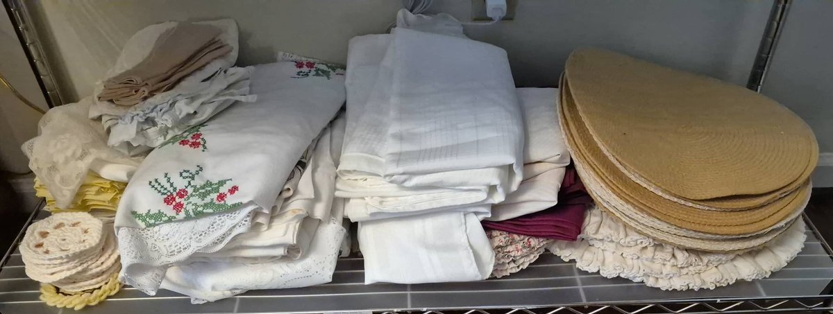 143 - Table Linens, Placemats, and Doilies