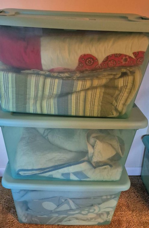 208 - Quilts, Comforters, and Blankets