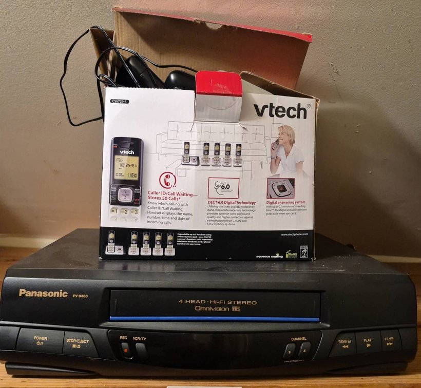 246 - Panasonic PV-9450 VCR & VTech Cordless Handsets