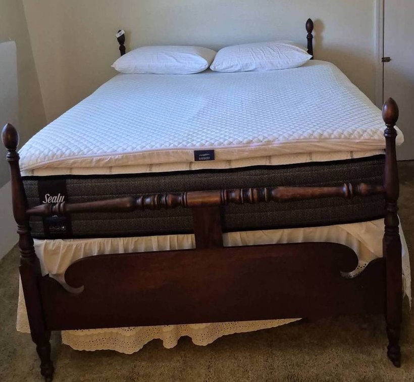 261 - Sealy Queen Bed Set With Wood Frame, Super Clean