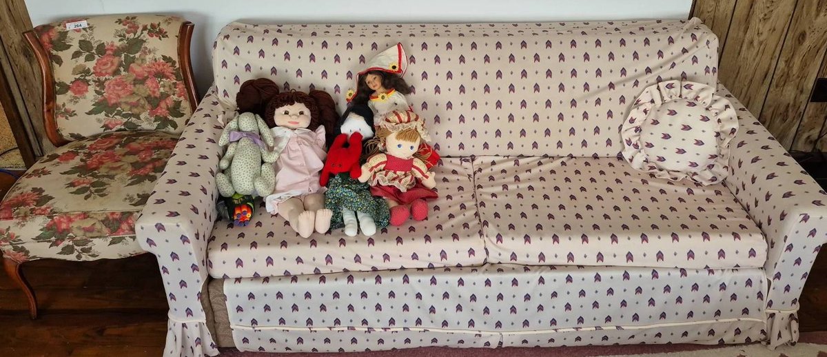264 - Simmons 78" hide A bed, Floral Chair, Dolls Lot