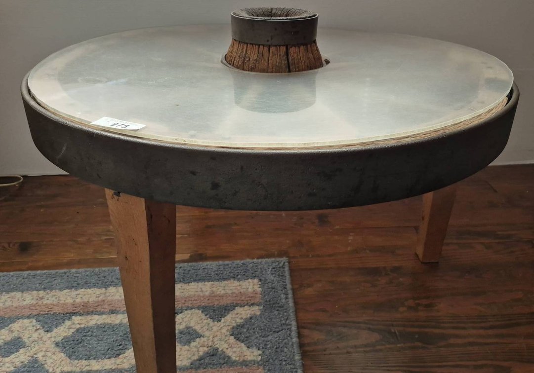 275 - Wagon Wheel Accent Table With Glass Top 33x21