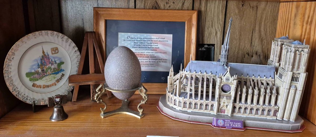 281 - Walt Disney Plate, Notre Dame Model, Collectibles