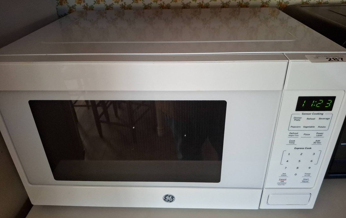 287 - GE 1150W White Countertop Microwave Oven and Hamilton toaster oven
