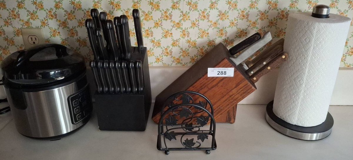 288 - Kitchen Lot: Aroma Rice Cooker, Knife Sets, More