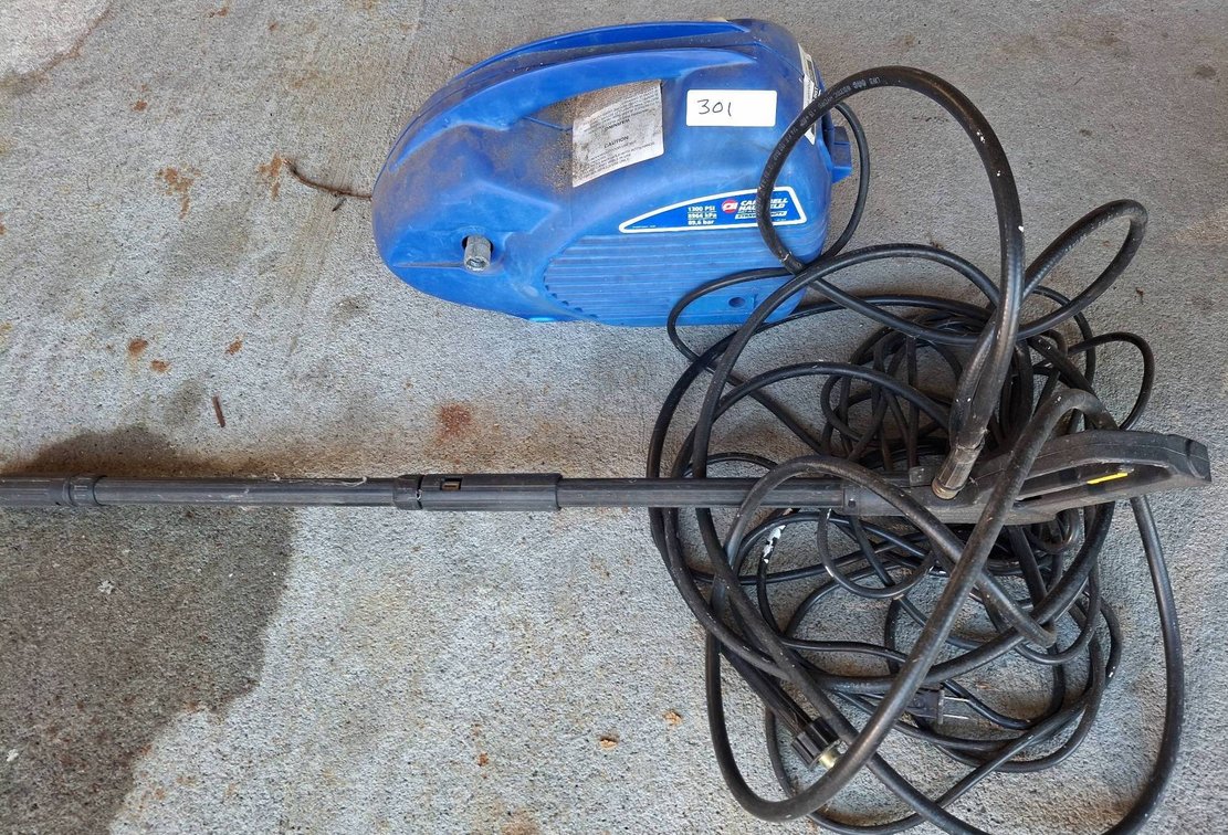 301 - Campbell Hausfeld 1300 PSI Pressure Washer
