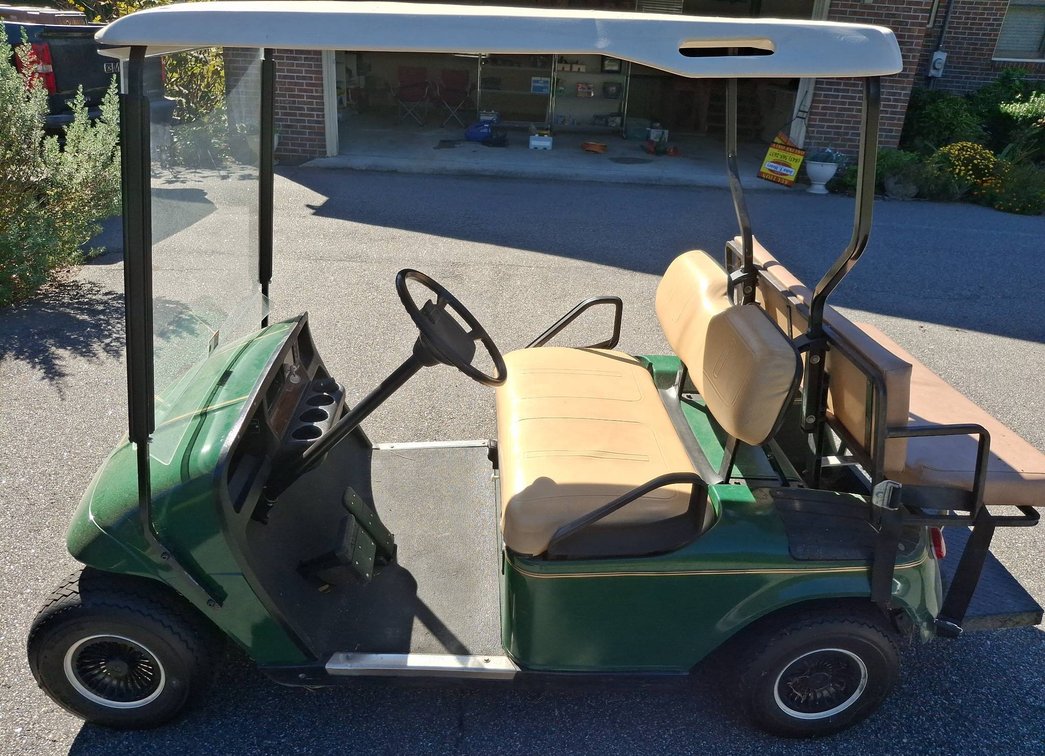 328 - E-Z-GO TXT Electric Golf Cart w/ Charger (it runs)