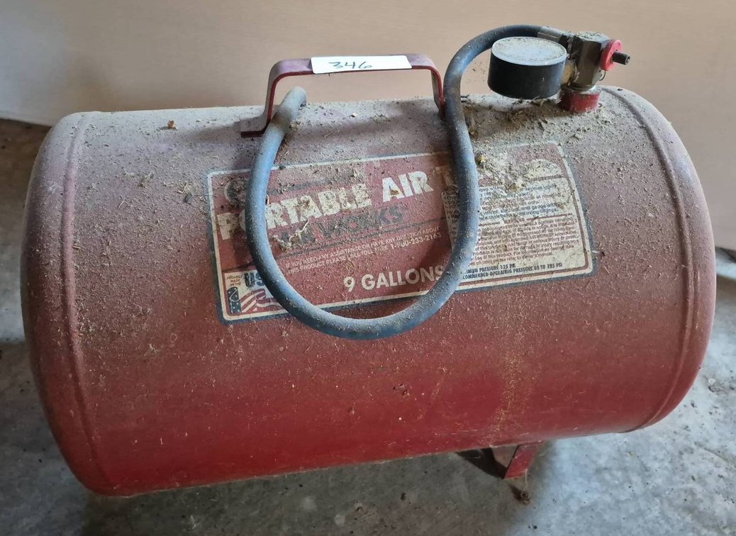 346 - Portable Air Tank 9 Gallons Red Steel