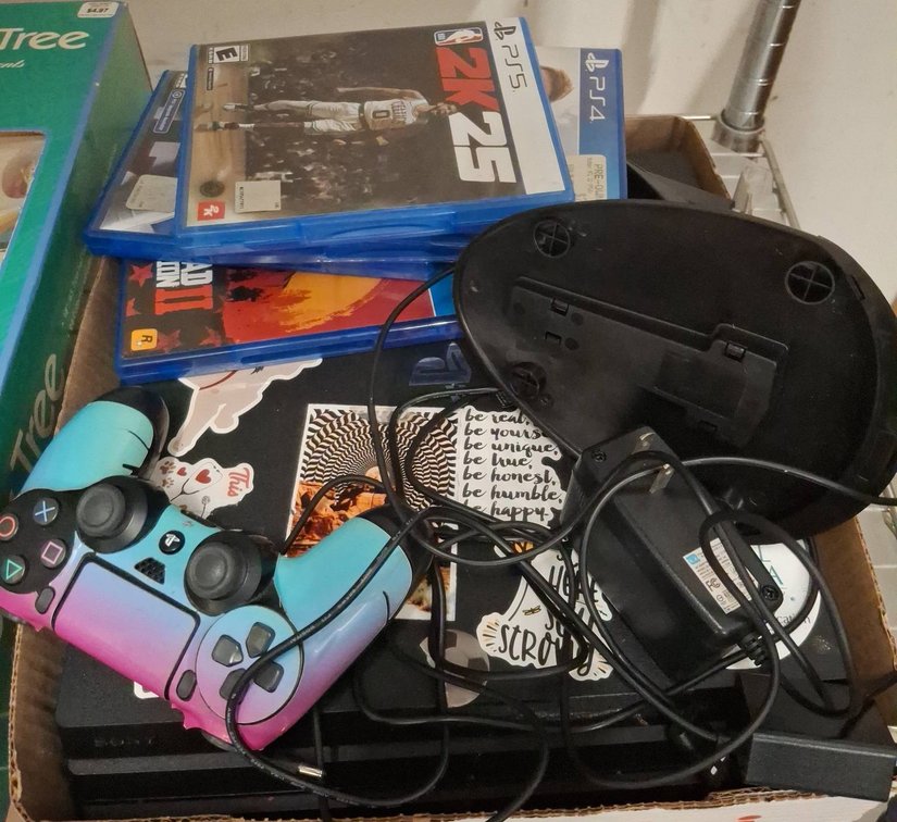 Sony PS4 CUH-2115B With Games & Accessories