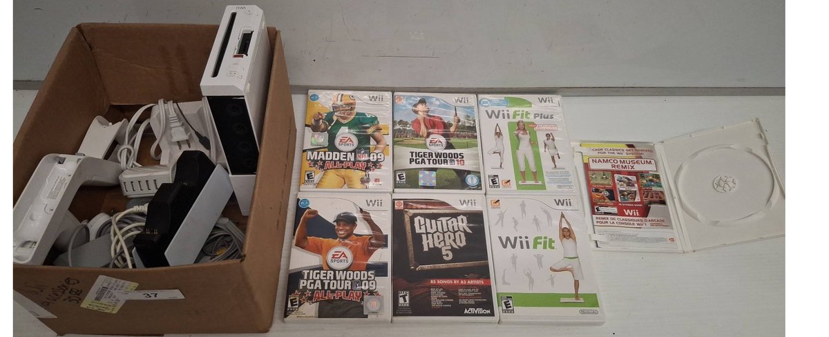 Nintendo Wii Console With Controllers & 6 Games
