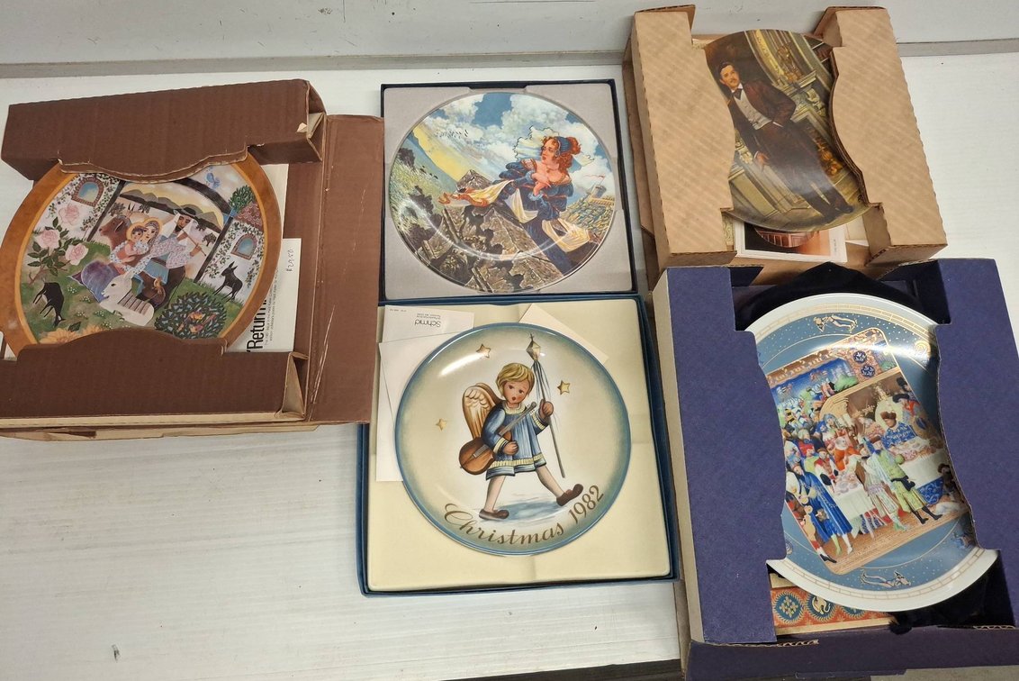 Collector Plates, 5 Boxed, Mixed Brands