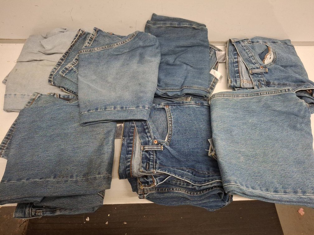 7 Levi's Jeans Assorted Sizes and Styles