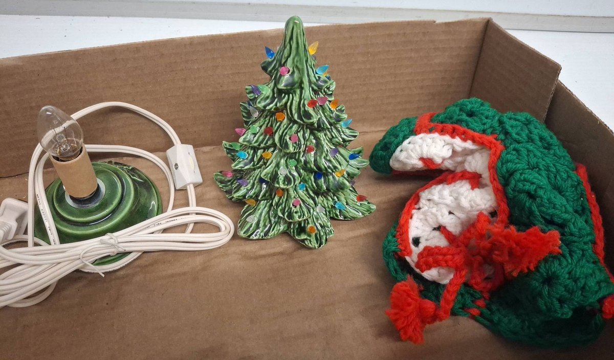 1988 Ceramic Lighted Christmas Tree BGF Set
