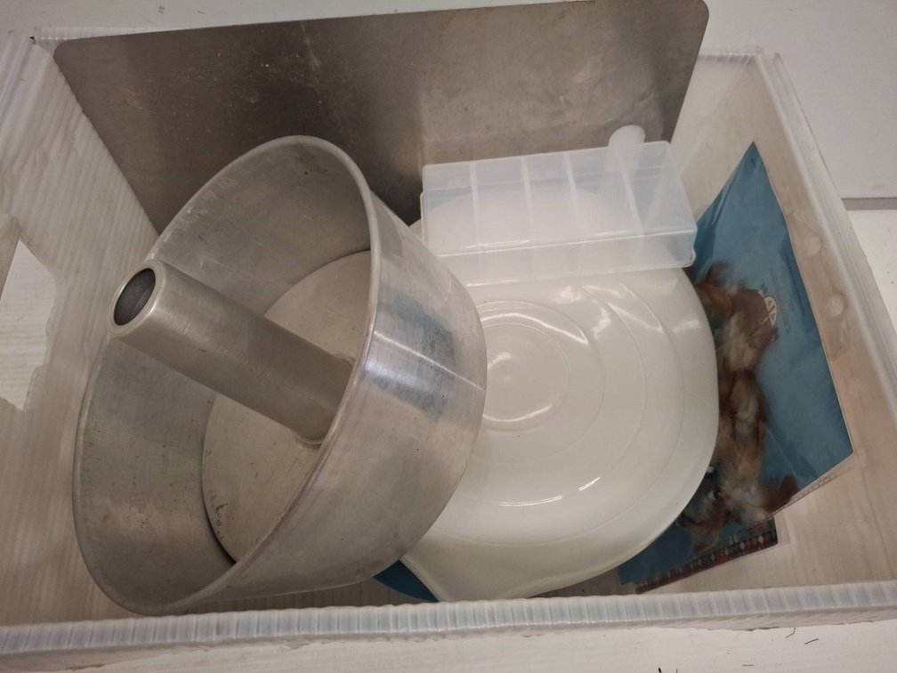 Kitchenware and Plates Lot