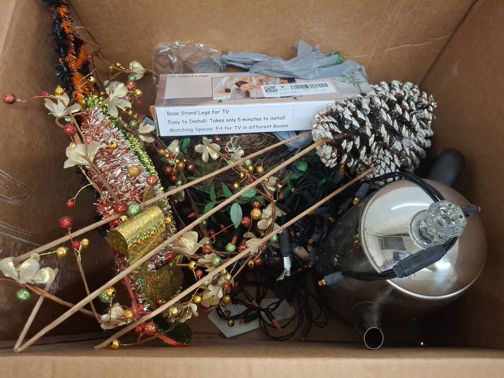 Box Mix: TV Stand, Mixpresso Percolator, Decor