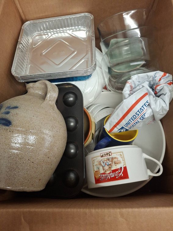 Kitchenware Lot: Crock, Bowls, Mugs, Bakeware