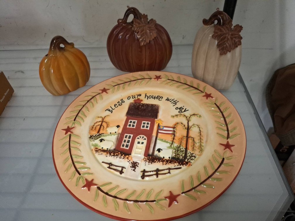 Dolomite Plate "Bless Our House" With 3 Pumpkins