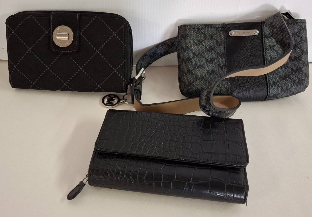 3 Ladies Wallets Michael Kors Vera Bradley Mundi