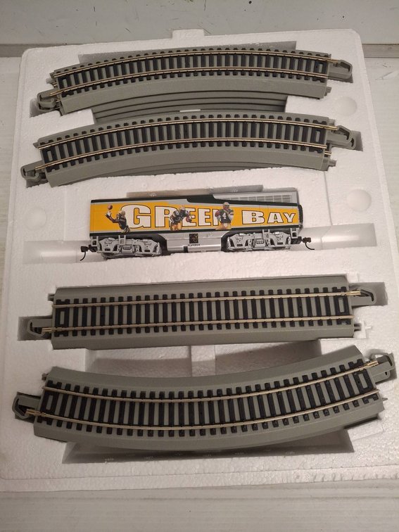 Bachmann Green Bay Train Car & Track Set